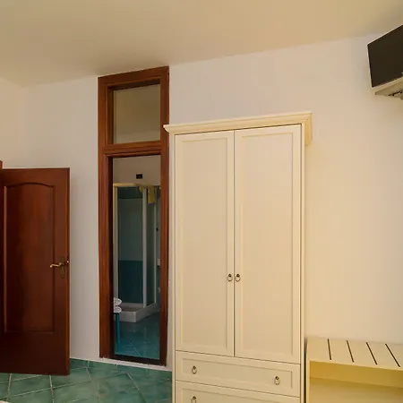 Aragonese 3* איסקיה